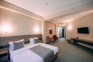 Отель DiliJazz Hotel & Restaurant Дилижан Улучшенный двухместный номер Делюкс с 1 кроватью или 2 отдельными кроватями-2
